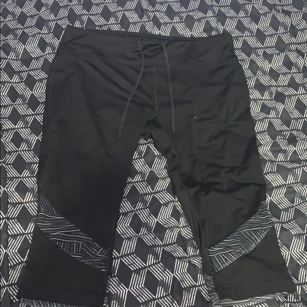 Black capri leggings